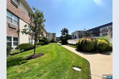 1111 River Road D5 #D5, Edgewater, NJ 07020 - Photo 3