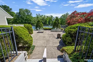 12 Sandburg Ct, Mahwah, NJ 07430 - Photo 29