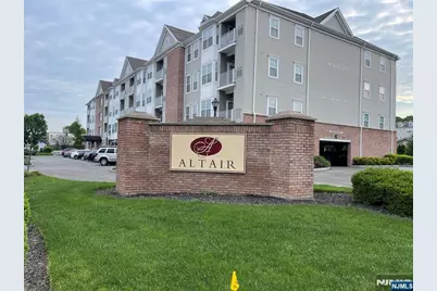 132 Cory Lane 132 #132, Elmwood Park, NJ 07407 - Photo 1