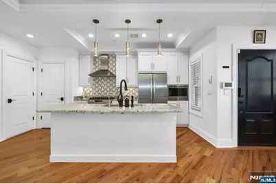 44 Marquis Court 44 #44, Edgewater, NJ 07020 - Photo 15