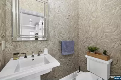 44 Marquis Court 44 #44, Edgewater, NJ 07020 - Photo 21