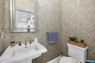 44 Marquis Ct 44, Edgewater, NJ 07020 - Photo 21