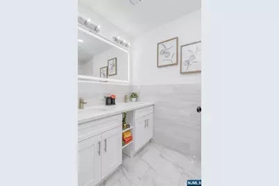 85 Myrtle Avenue, Jersey City, NJ 07305 - Photo 9