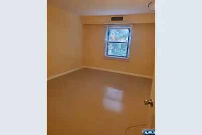 570 North Avenue C #C, Fort Lee, NJ 07024 - Photo 5