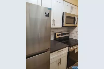 570 North Avenue C #C, Fort Lee, NJ 07024 - Photo 9