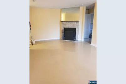 570 North Avenue C #C, Fort Lee, NJ 07024 - Photo 3