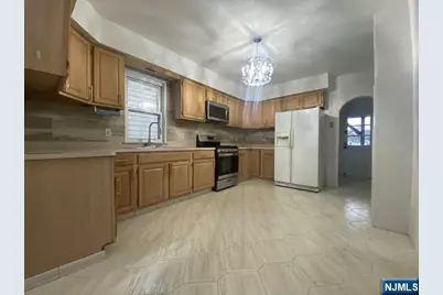 728 Kingsland Avenue 1 #1, Lyndhurst Township, NJ 07071 - Photo 3