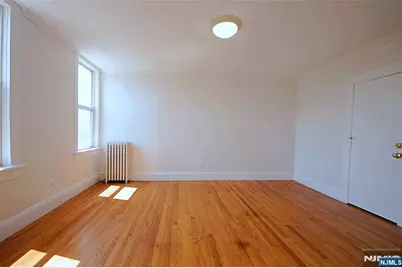 154 Undercliff Avenue 5 #5, Edgewater, NJ 07020 - Photo 3