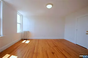 154 Undercliff Ave 5, Edgewater, NJ 07020 - Photo 3