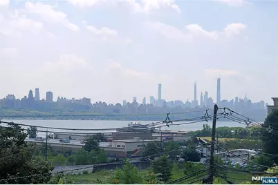 154 Undercliff Avenue 5 #5, Edgewater, NJ 07020 - Photo 1