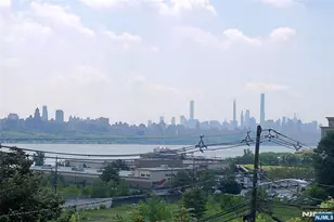 154 Undercliff Ave 5, Edgewater, NJ 07020 - Photo 1