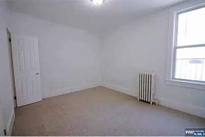 154 Undercliff Avenue 5 #5, Edgewater, NJ 07020 - Photo 5