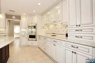 602 Mill Run, Paramus, NJ 07652 - Photo 25