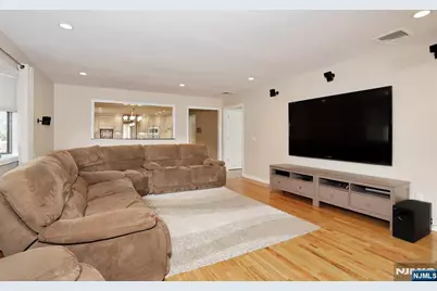 602 Mill Run, Paramus, NJ 07652 - Photo 19