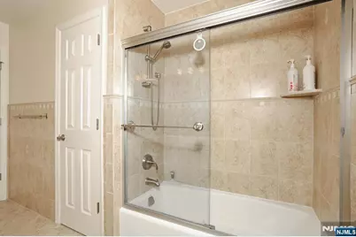 602 Mill Run, Paramus, NJ 07652 - Photo 37