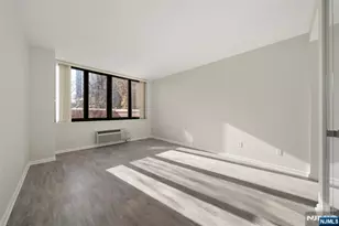 100 Carlyle 4En, Cliffside Park, NJ 07010 - Photo 7