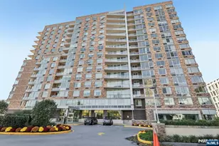 915 Hudson Park, Edgewater, NJ 07020 - Photo 1