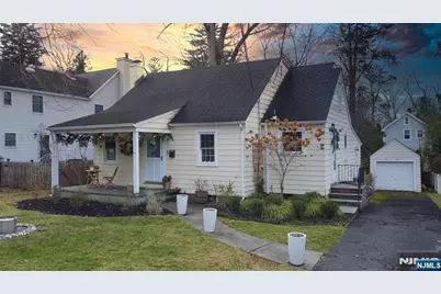 8 Downing Place, Harrington Park, NJ 07640 - Photo 3