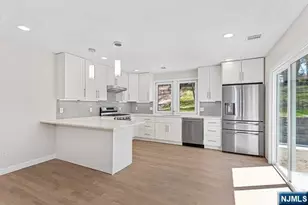 15 Bredder Ct, Elmwood Park, NJ 07407 - Photo 3