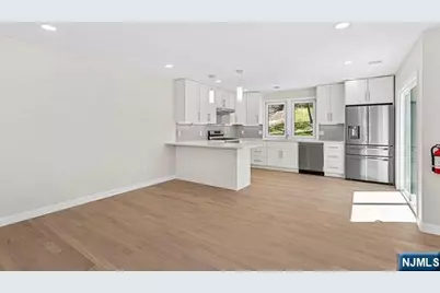 15 Bredder Court, Elmwood Park, NJ 07407 - Photo 11