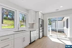 15 Bredder Ct, Elmwood Park, NJ 07407 - Photo 7