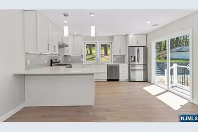 15 Bredder Court, Elmwood Park, NJ 07407 - Photo 13