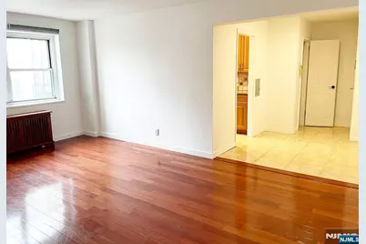 2205 Central Road 3D #3D, Fort Lee, NJ 07024 - Photo 3