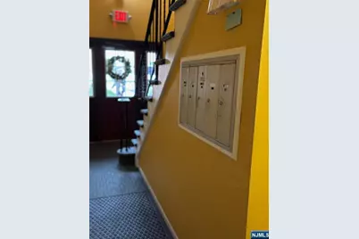 13 N End Drive 13 #13, Secaucus, NJ 07094 - Photo 3