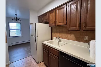 13 N End Drive 13 #13, Secaucus, NJ 07094 - Photo 5