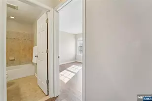 8 Masterson Ct, Waldwick, NJ 07463 - Photo 31