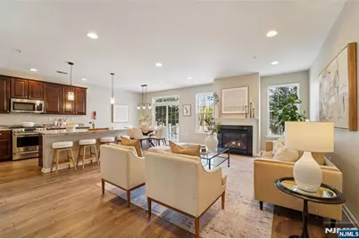 8 Masterson Court, Waldwick, NJ 07463 - Photo 5