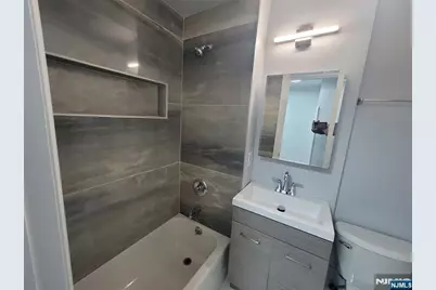 27 Russell Avenue 1 #1, Edgewater, NJ 07020 - Photo 5