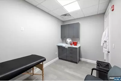 2 Forest Avenue A #A, Paramus, NJ 07652 - Photo 11