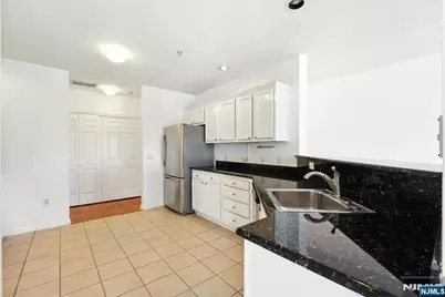 252 The Promenade 9-252 #9-252, Edgewater, NJ 07020 - Photo 7