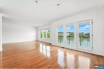 252 The Promenade 9-252 #9-252, Edgewater, NJ 07020 - Photo 3