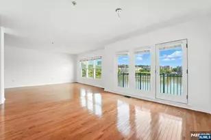 252 The Promenade 9-252, Edgewater, NJ 07020 - Photo 3