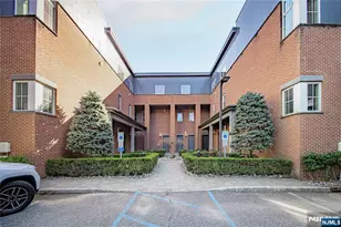 1600 Kaufer Ln 16, Fort Lee, NJ 07024 - Photo 3