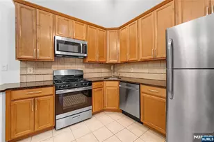 581 Holly Ct, Mahwah, NJ 07430 - Photo 7