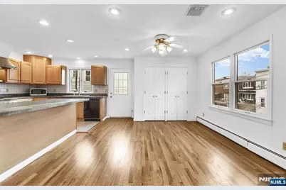 234 Cliff Street 2 #2, Cliffside Park, NJ 07010 - Photo 5