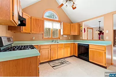 24 Caldwell, West Milford, NJ 07421 - Photo 5