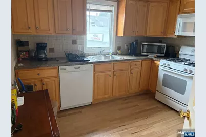 22 Ridge Road 2nd Floor #2nd Floor, Lyndhurst Township, NJ 07071 - Photo 5