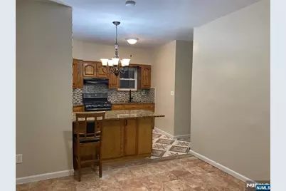 237 Jersey Avenue 1 #1, Cliffside Park, NJ 07010 - Photo 3