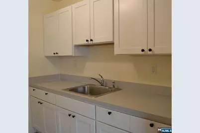 110 Midland Avenue 13A #13A, Midland Park, NJ 07432 - Photo 5