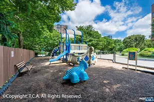 403 Livingston Ct N403, Edgewater, NJ 07020 - Photo 9