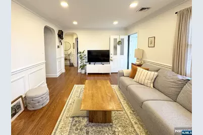 1037 Carnation Drive, New Milford, NJ 07646 - Photo 5