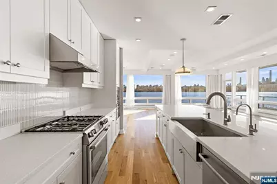 9 Somerset Lane 222 #222, Edgewater, NJ 07020 - Photo 9