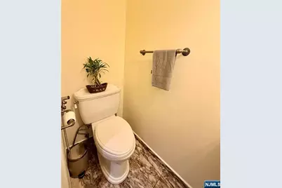 195 Sandcastle Key, Secaucus, NJ 07094 - Photo 19