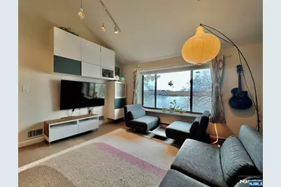 195 Sandcastle Key, Secaucus, NJ 07094 - Photo 3