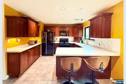 195 Sandcastle Key, Secaucus, NJ 07094 - Photo 13