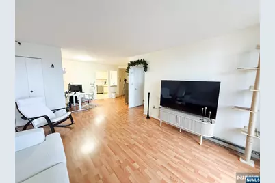 200 Division 4J #4J, Cliffside Park, NJ 07010 - Photo 3